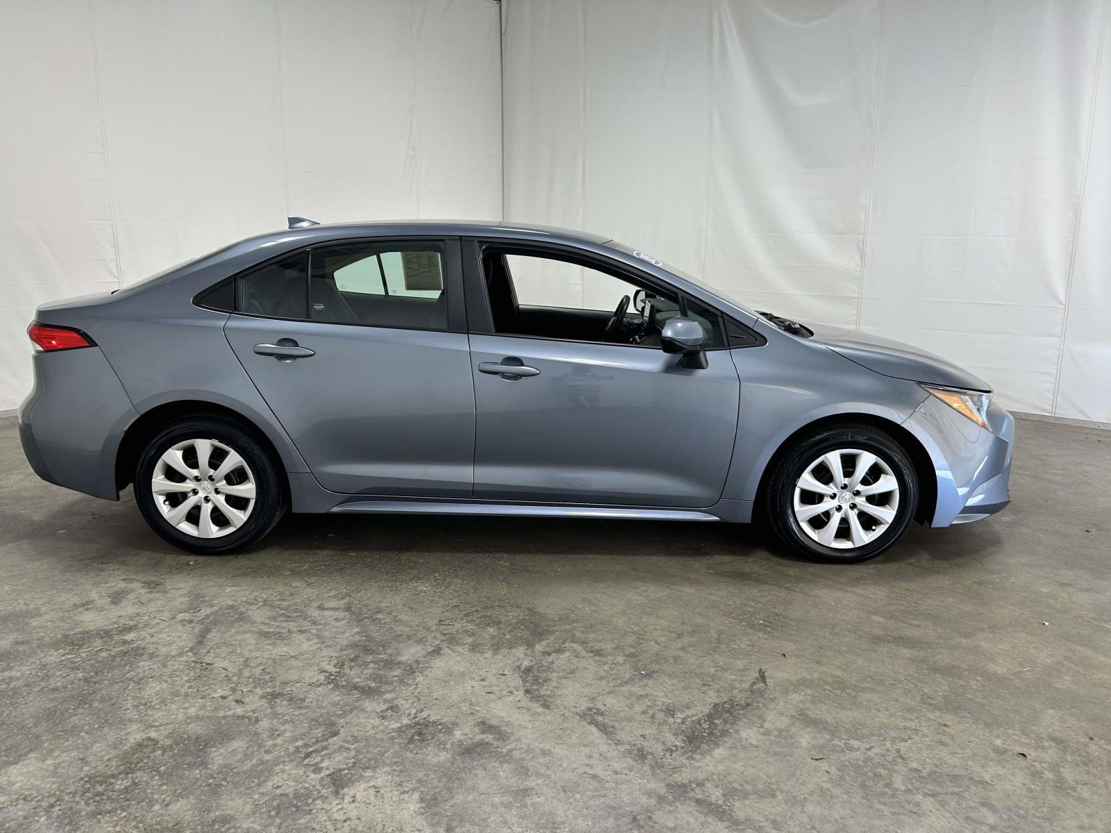 Used 2025 Toyota Corolla LE FWD image 2