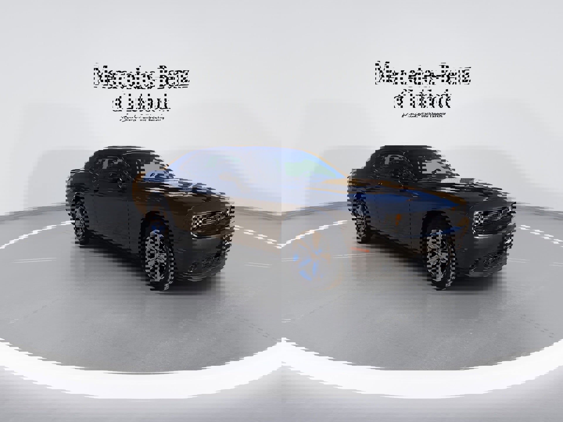 Used 2021 Dodge Challenger SXT image 2