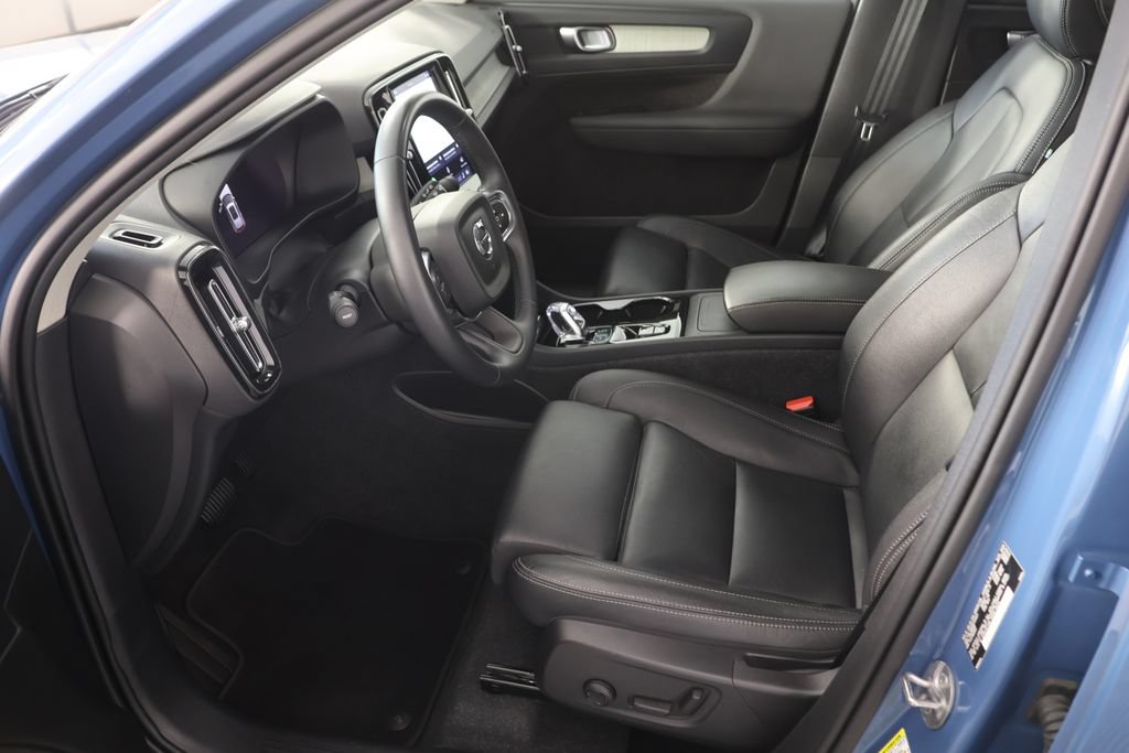 Used 2024 Volvo XC40 B5 Plus AWD/4WD image 18
