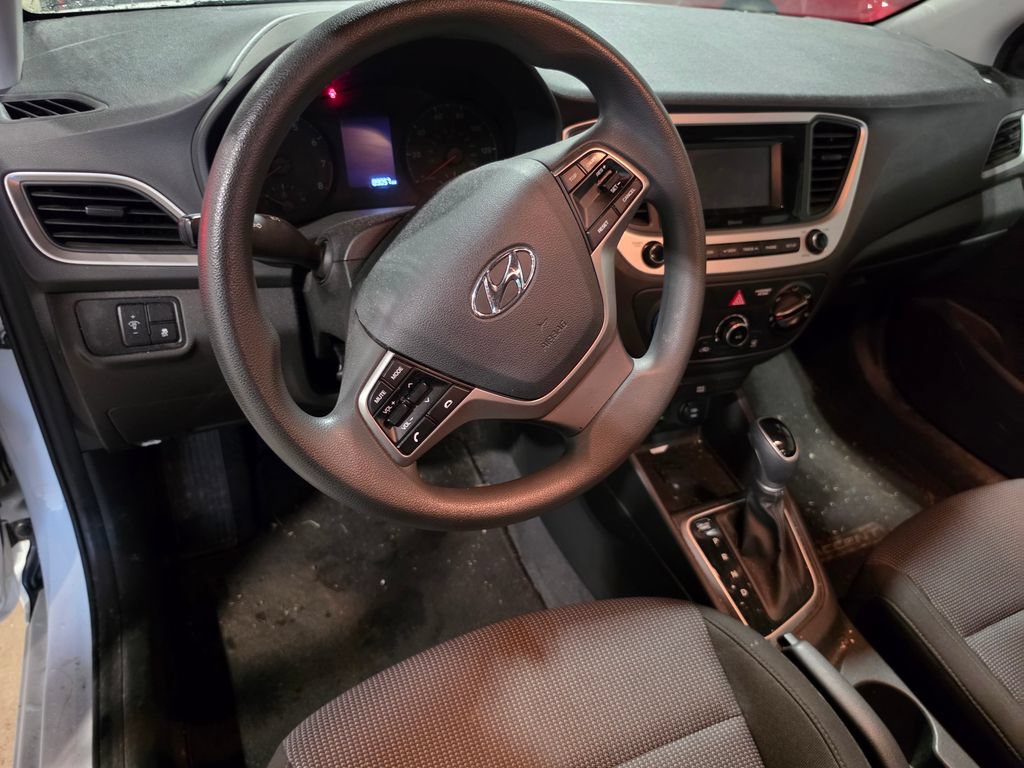 Used 2022 Hyundai Accent SE FWD image 4