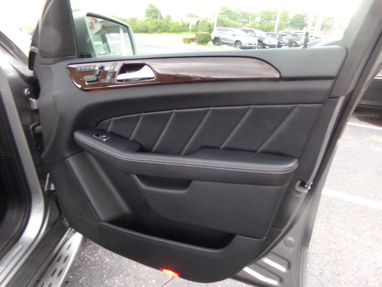 Used 2015 Mercedes-Benz GL 450 GL 450 4MATIC AWD 4dr SUV image 38