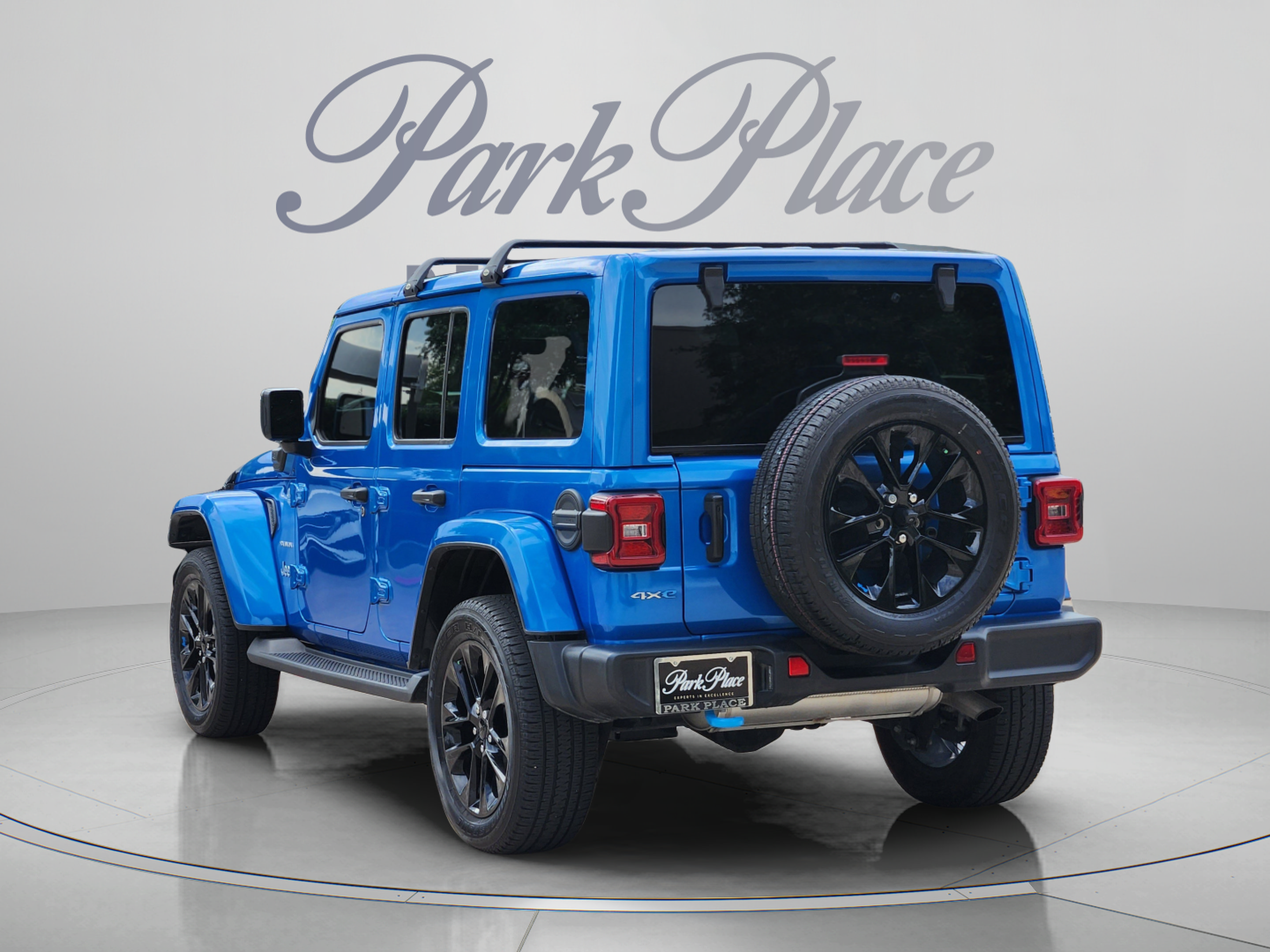 Used 2022 Jeep Wrangler Unlimited Sahara w/ Cold Weather Group AWD/4WD image 3