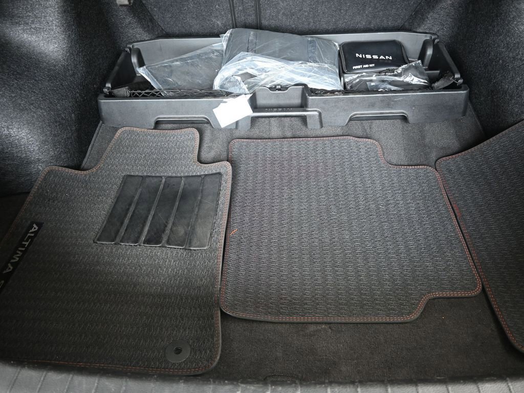 Used 2024 Nissan Altima 2.5 SR w/ SR Premium Package image 20