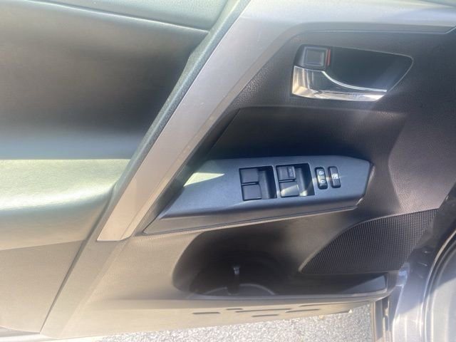 Used 2018 Toyota RAV4 XLE AWD/4WD image 17