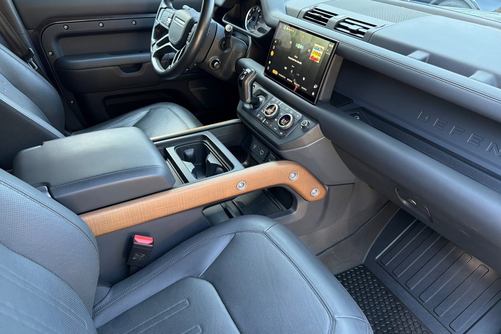 Used 2023 Land Rover Defender 110 X AWD/4WD image 34