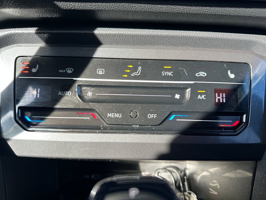 Certified 2022 Volkswagen Tiguan SE R-Line image 11