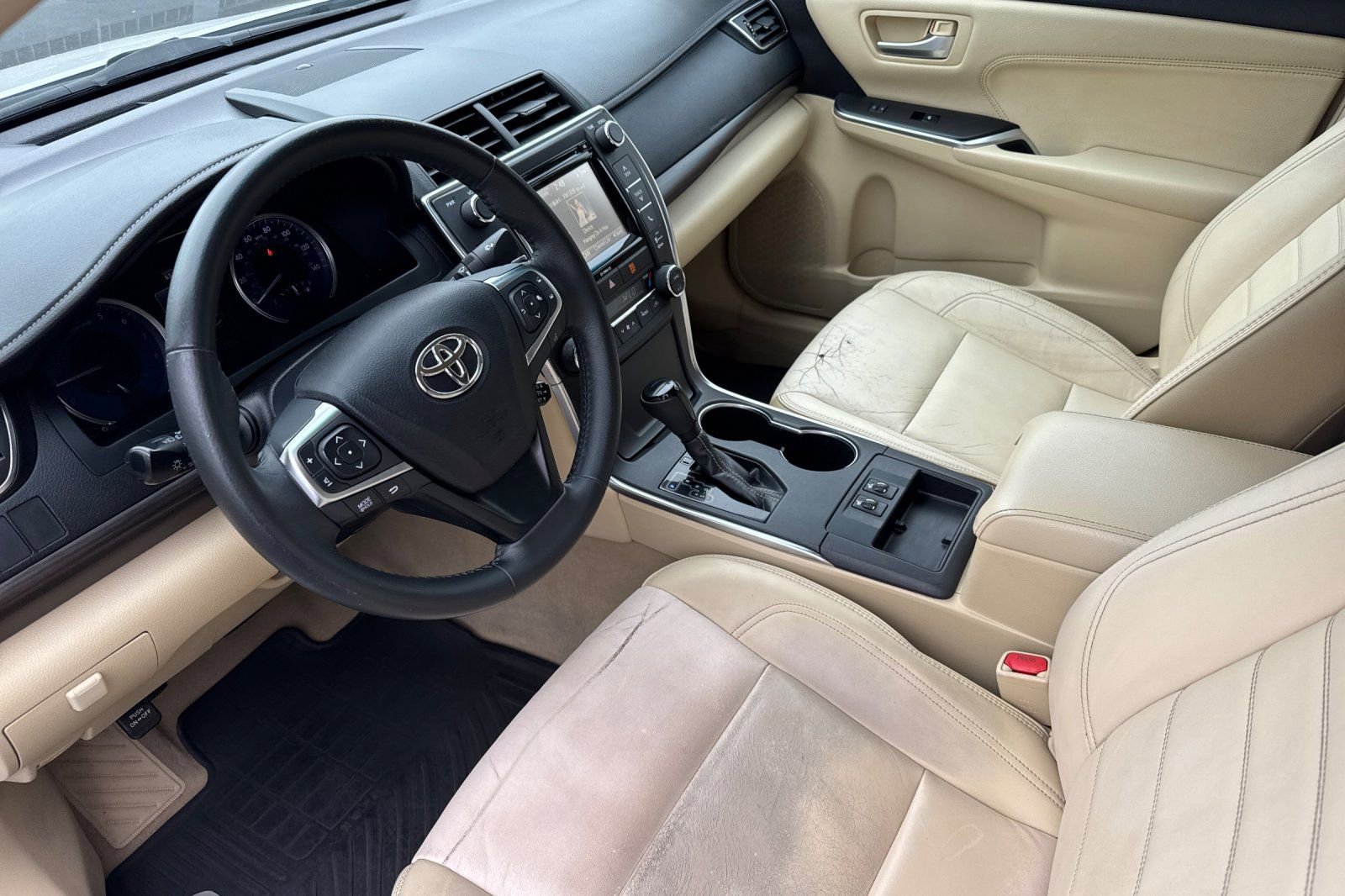 Used 2017 Toyota Camry XLE w/ Convenience Package FWD image 9