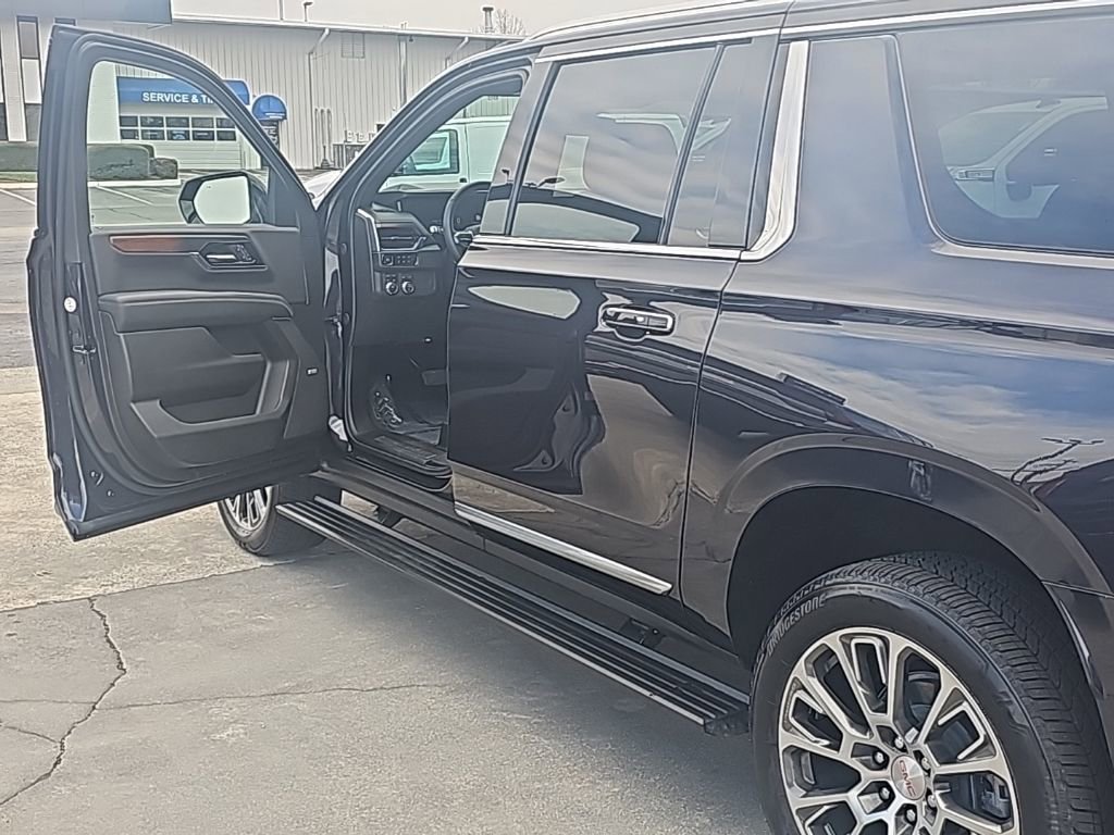 Used 2026 GMC Yukon XL Denali w/ Sun & Power Step Package AWD/4WD image 17