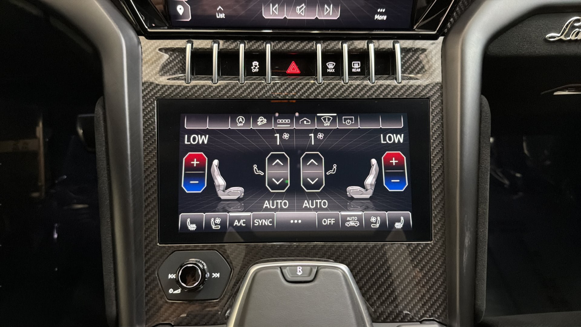 Used 2023 Lamborghini Urus Performante AWD/4WD image 28