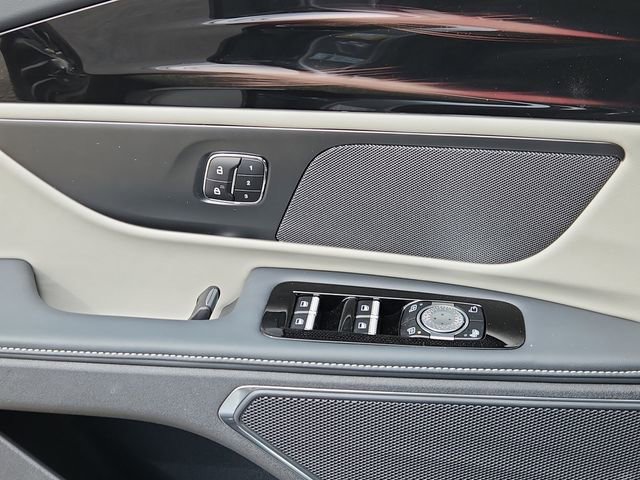 New 2025 Lincoln Nautilus Premier image 6