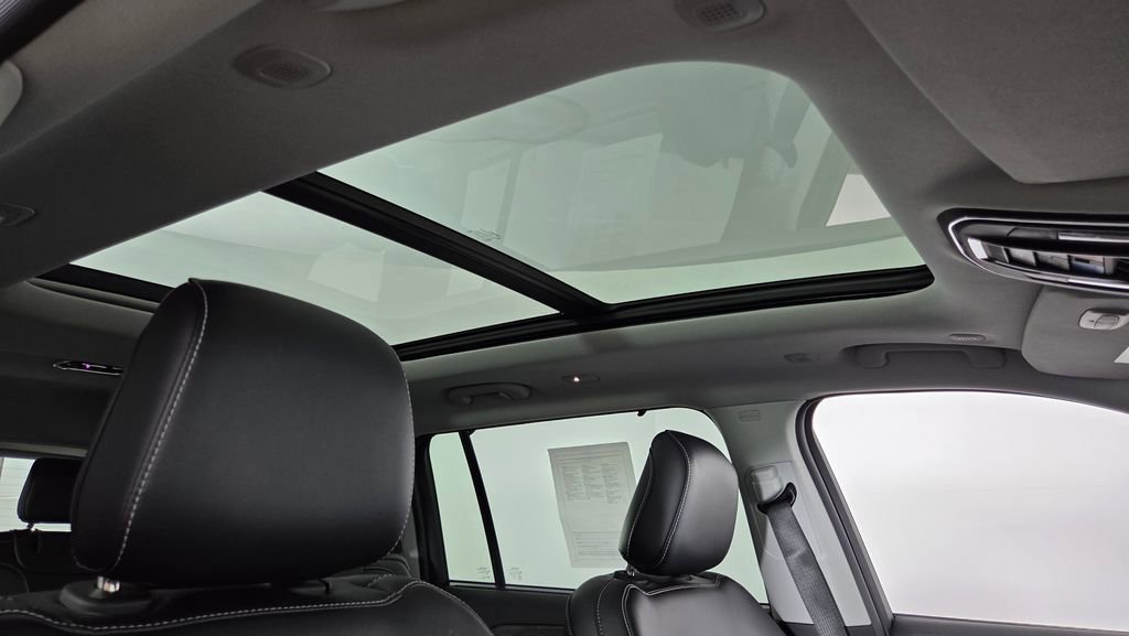 Used 2023 Jeep Grand Cherokee L Limited w/ Luxury Tech Group II AWD/4WD image 43