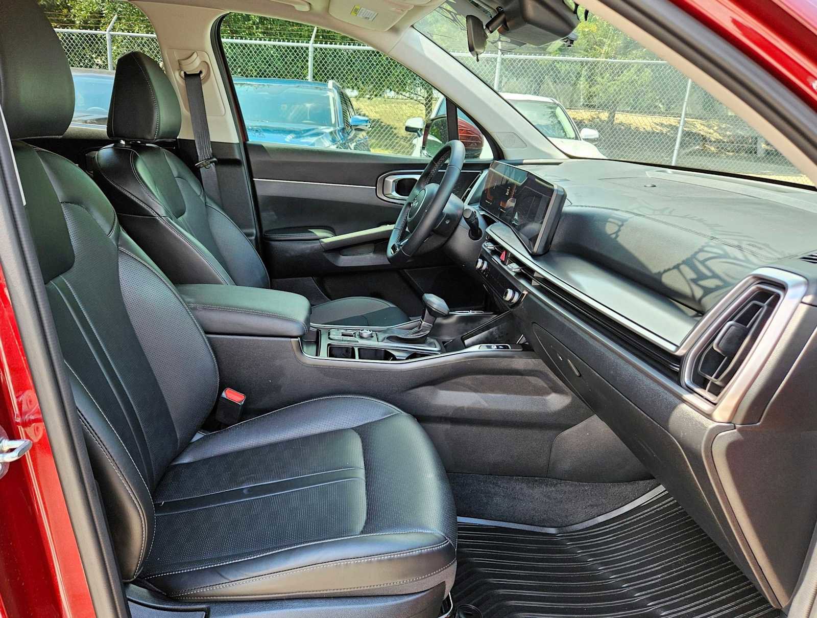 Certified 2025 Kia Sorento S w/ Panoramic Sunroof Package image 19