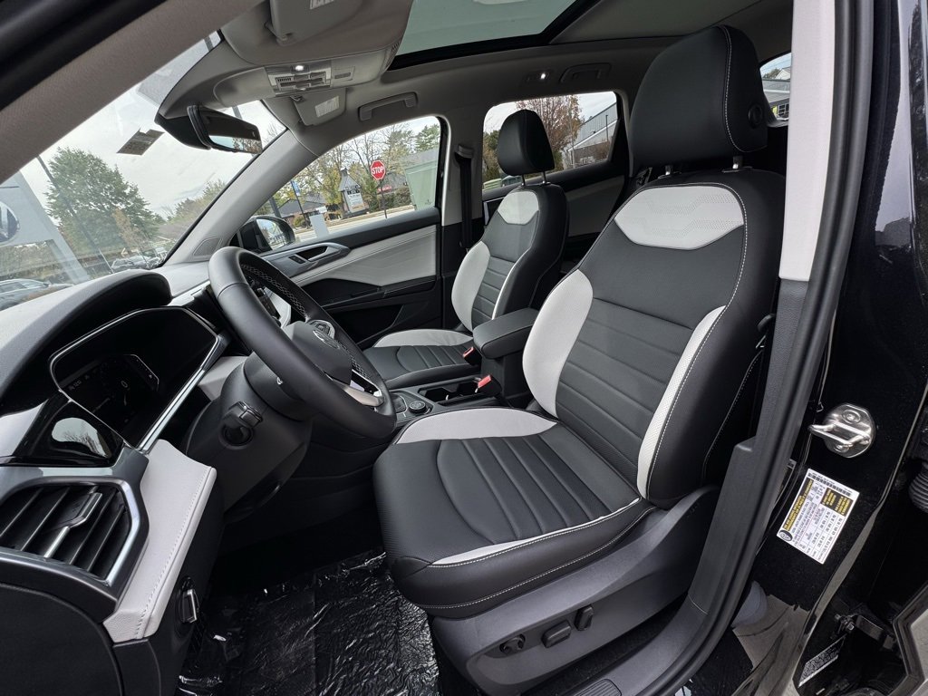 New 2025 Volkswagen Taos SEL image 17