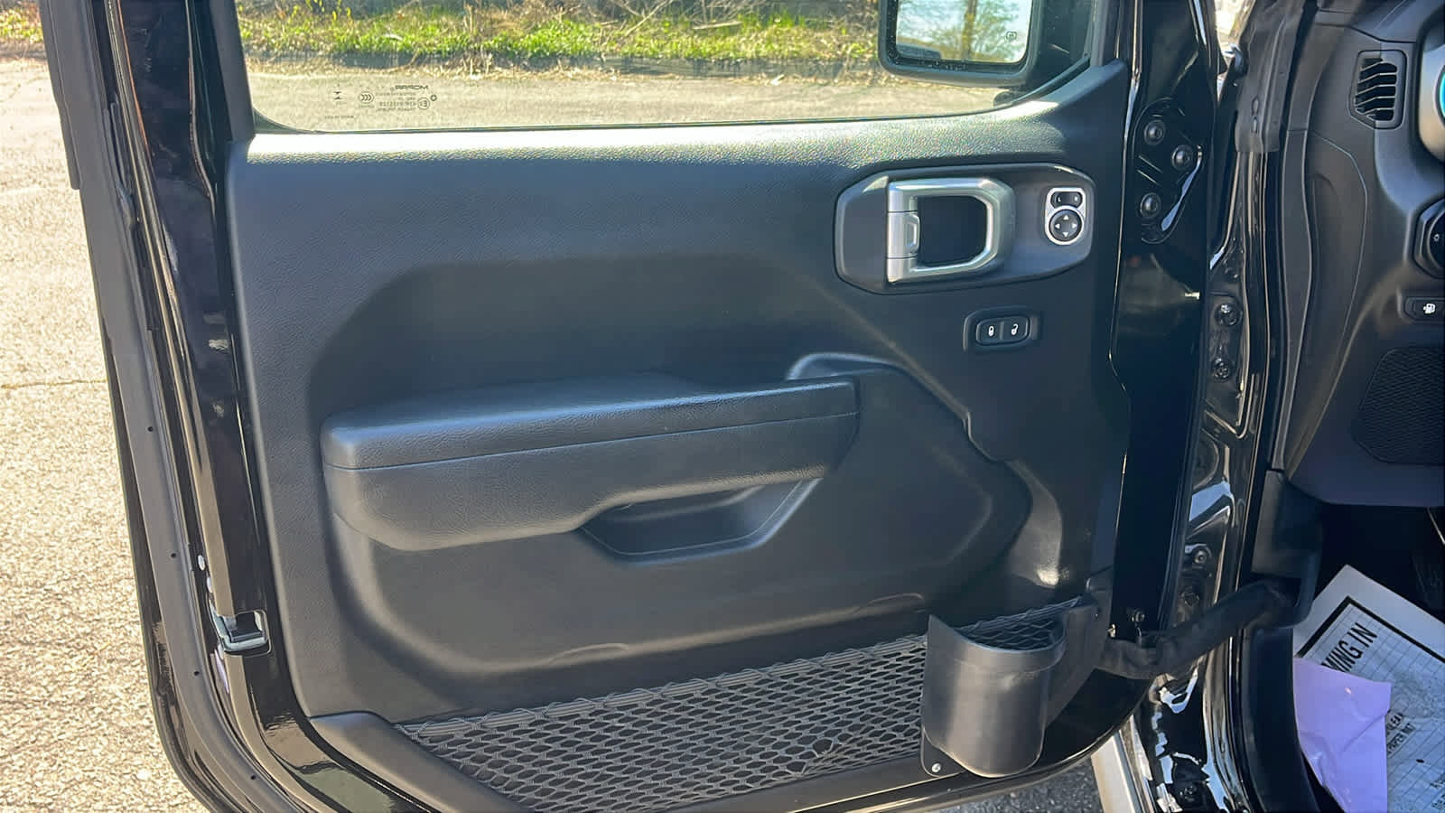Used 2023 Jeep Wrangler Unlimited w/ Sun & Screen Package AWD/4WD image 9