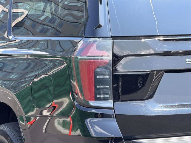 Used 2025 Chevrolet Suburban LT AWD/4WD image 13