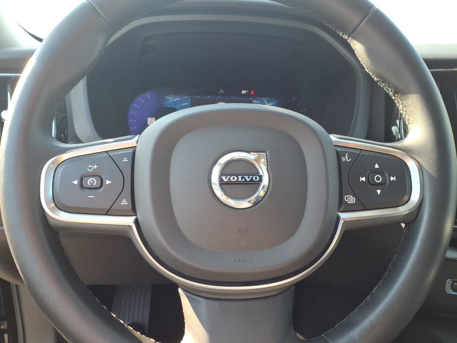 Certified 2024 Volvo XC60 B5 Core w/ Climate Package AWD/4WD image 28