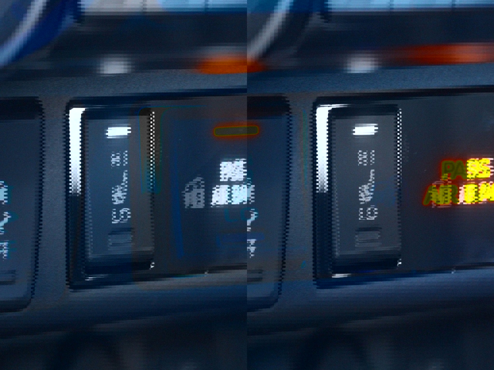 Used 2025 Toyota RAV4 SE image 4