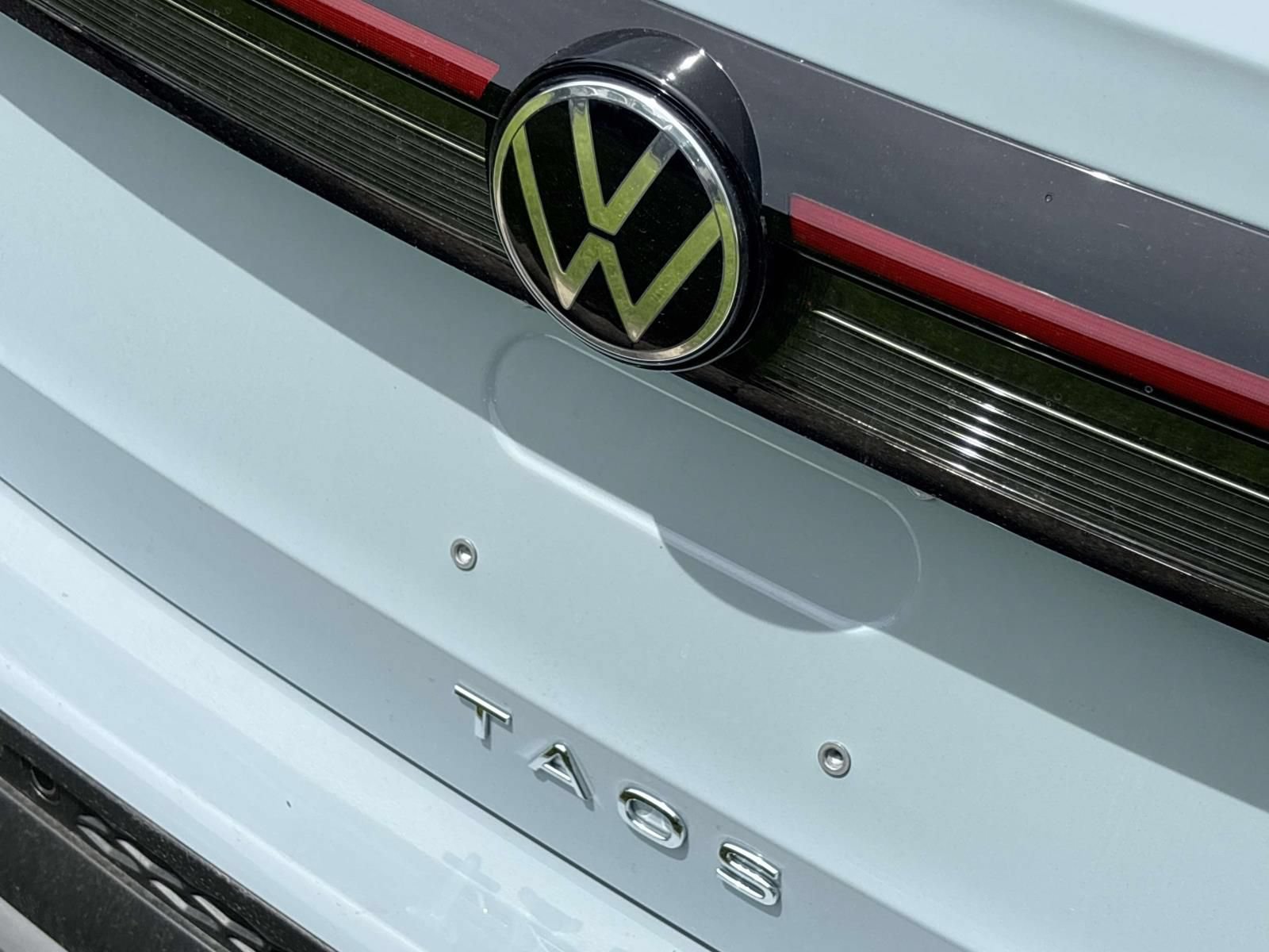New 2026 Volkswagen Taos SE AWD/4WD image 14