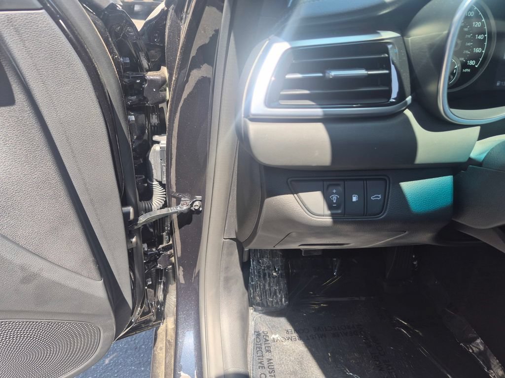 Used 2026 Genesis G70 2.5T RWD image 12