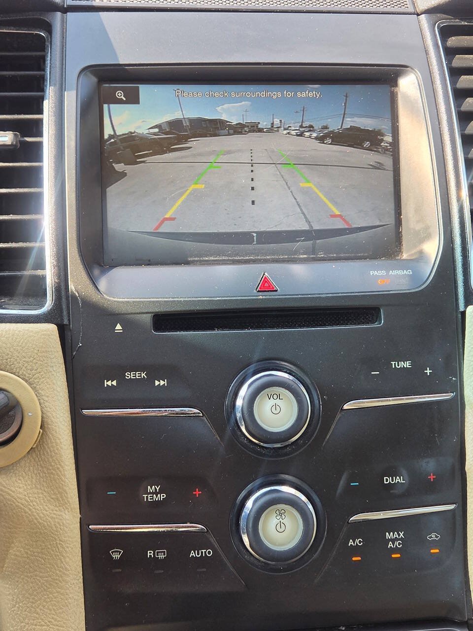 Used 2014 Ford Taurus SEL w/ Equipment Group 201A FWD image 9