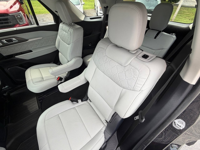 Used 2025 Ford Explorer Platinum AWD/4WD image 37