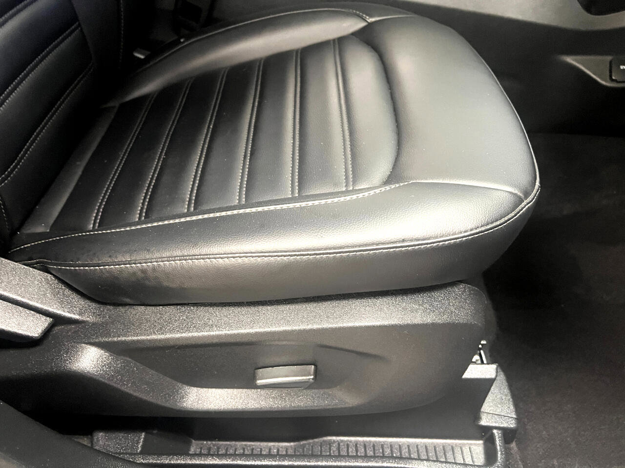 Used 2024 Ford Edge SEL image 30