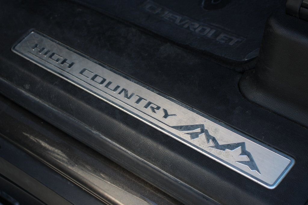 Used 2021 Chevrolet Suburban High Country w/ Premium Package image 22