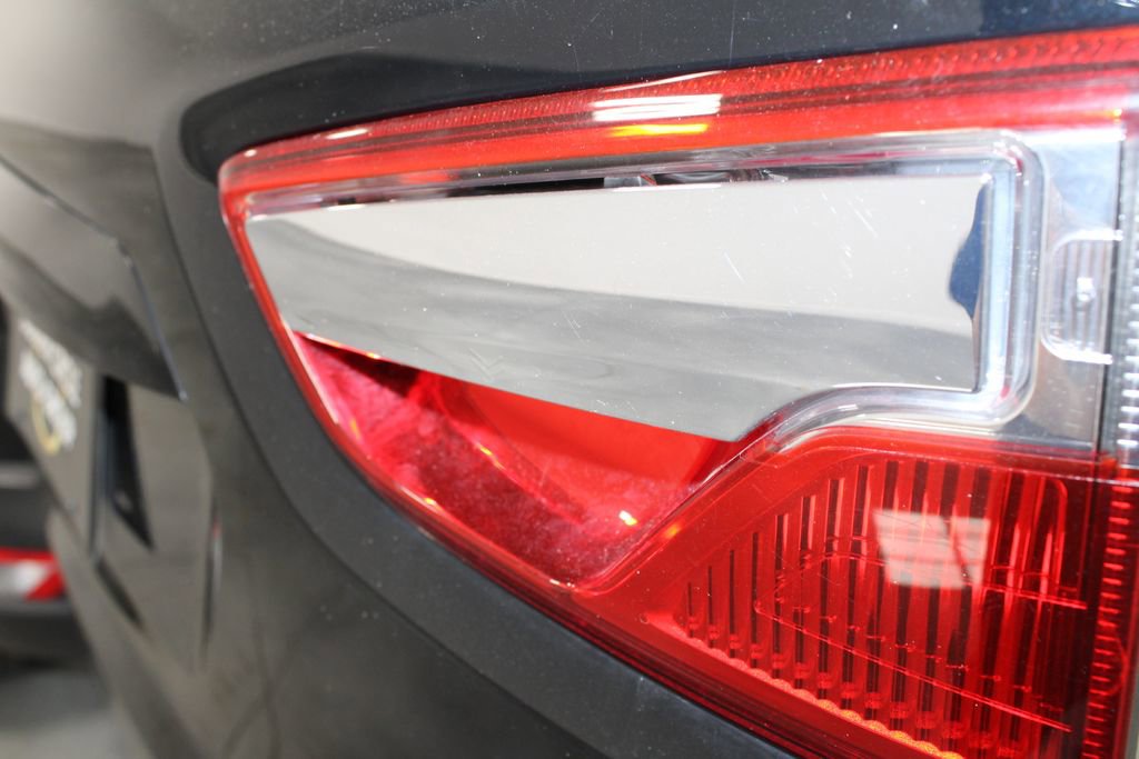 Used 2021 Ford EcoSport SE w/ SE Convenience Package image 16