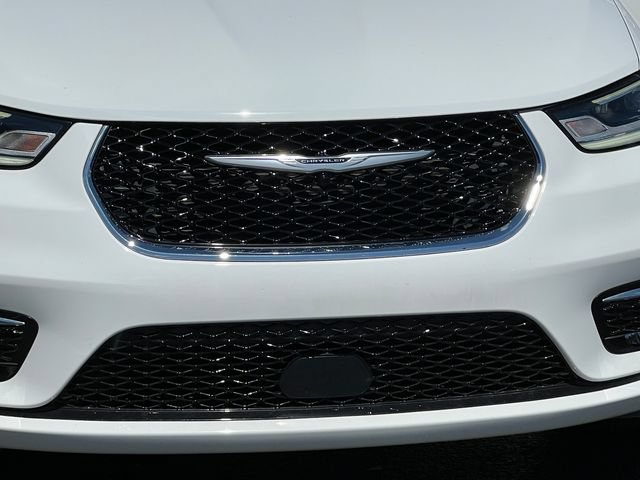 Used 2024 Chrysler Pacifica Touring-L AWD/4WD image 45