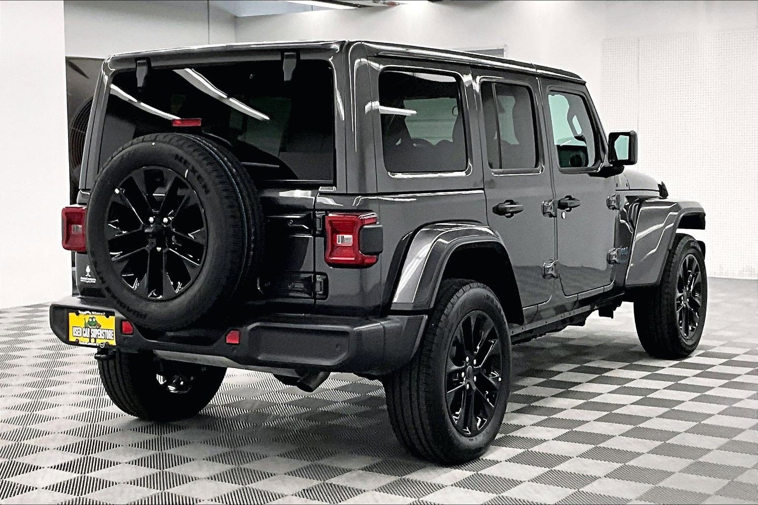 Used 2025 Jeep Wrangler Unlimited Sahara w/ Safety Group AWD/4WD image 13