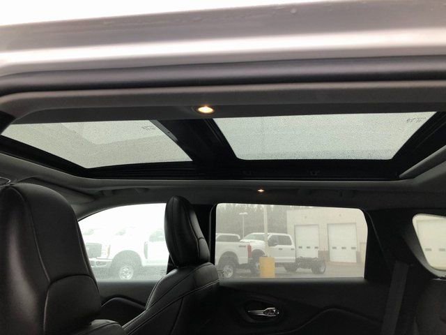 Used 2022 Jeep Cherokee Limited image 2