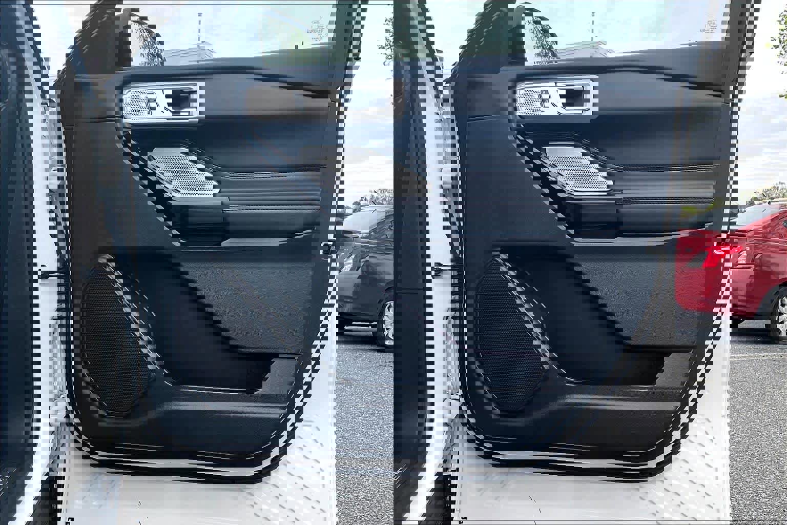 Used 2021 Ford Explorer Platinum w/ Premium Technology Package image 25