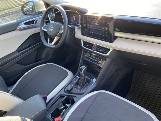 Used 2025 Volkswagen Taos SE image 26