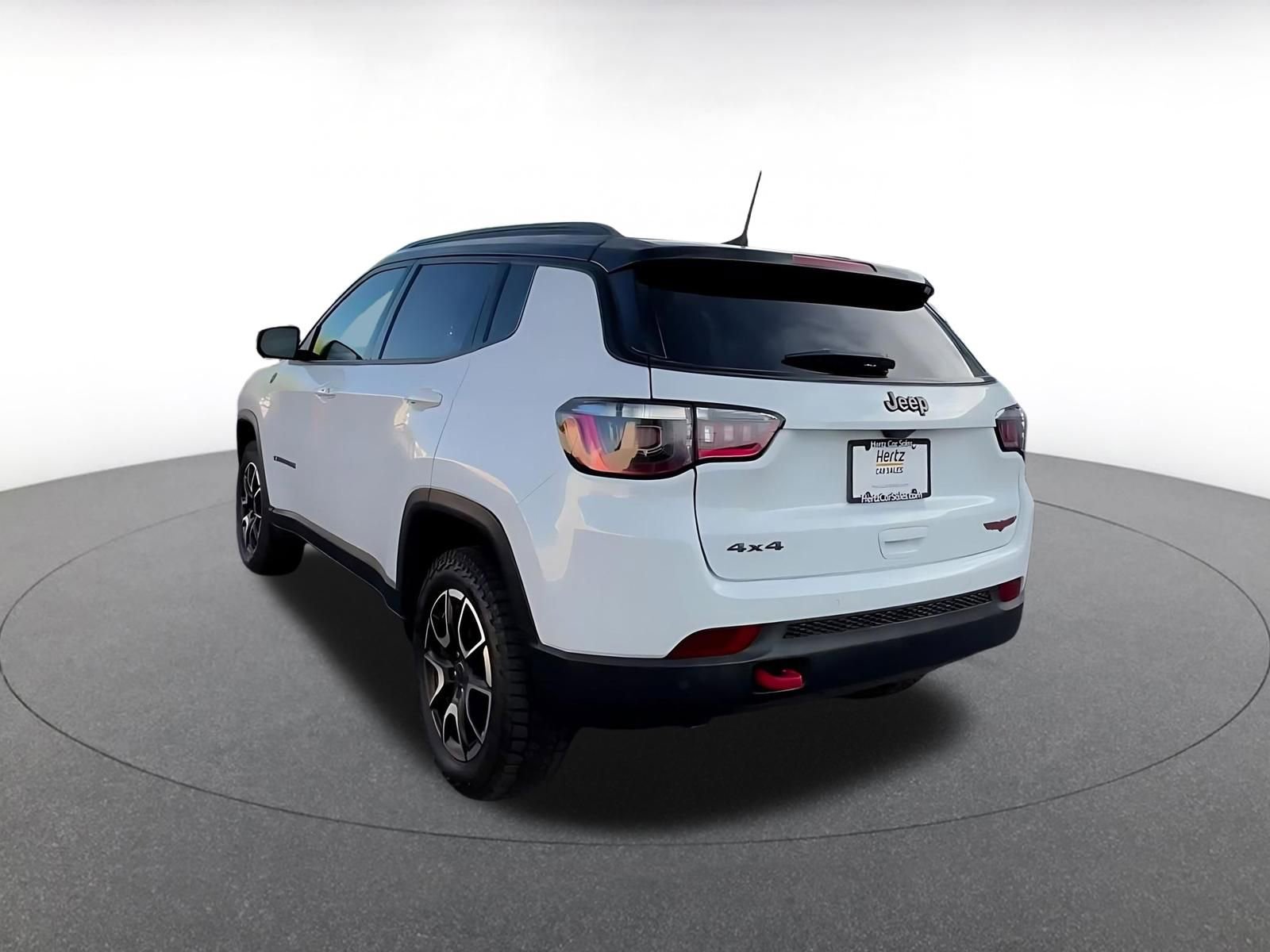 Used 2025 Jeep Compass Trailhawk AWD/4WD image 11