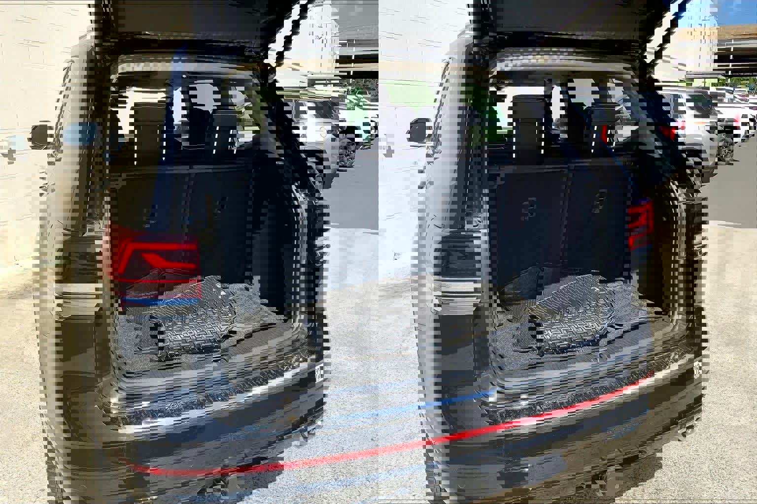 Used 2024 Volkswagen Atlas SEL Premium R-Line image 19