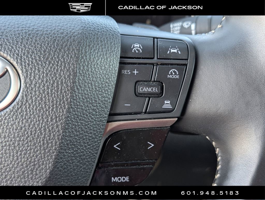 Used 2025 Toyota Camry SE image 13