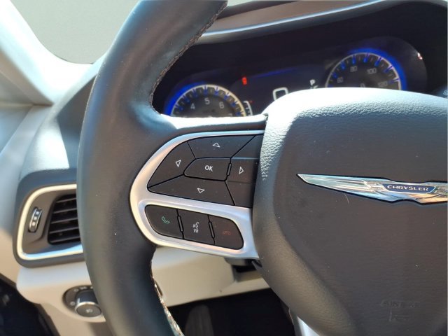 Used 2018 Chrysler Pacifica Touring-L Plus FWD image 18