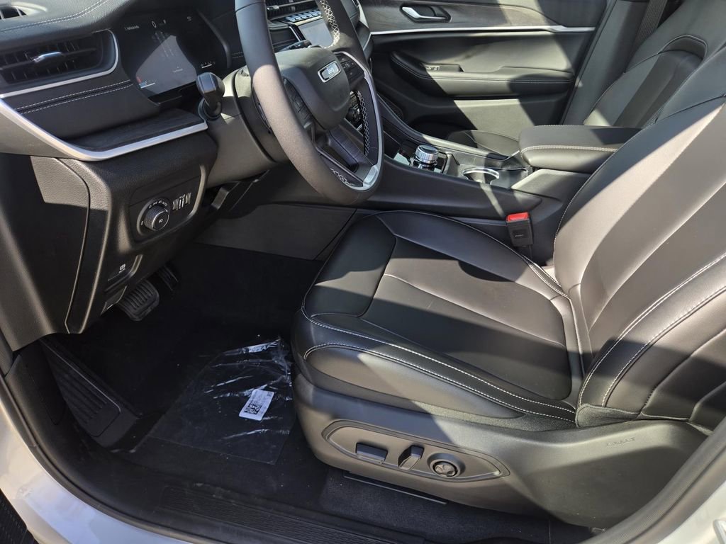 New 2025 Jeep Grand Cherokee Limited image 17