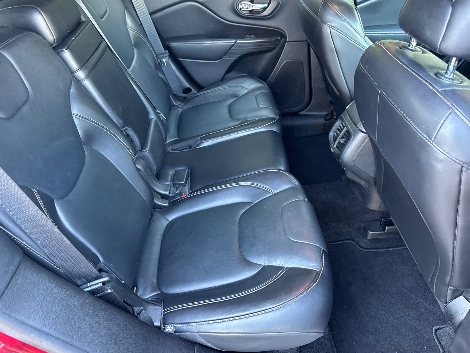 Used 2016 Jeep Cherokee Limited FWD image 17