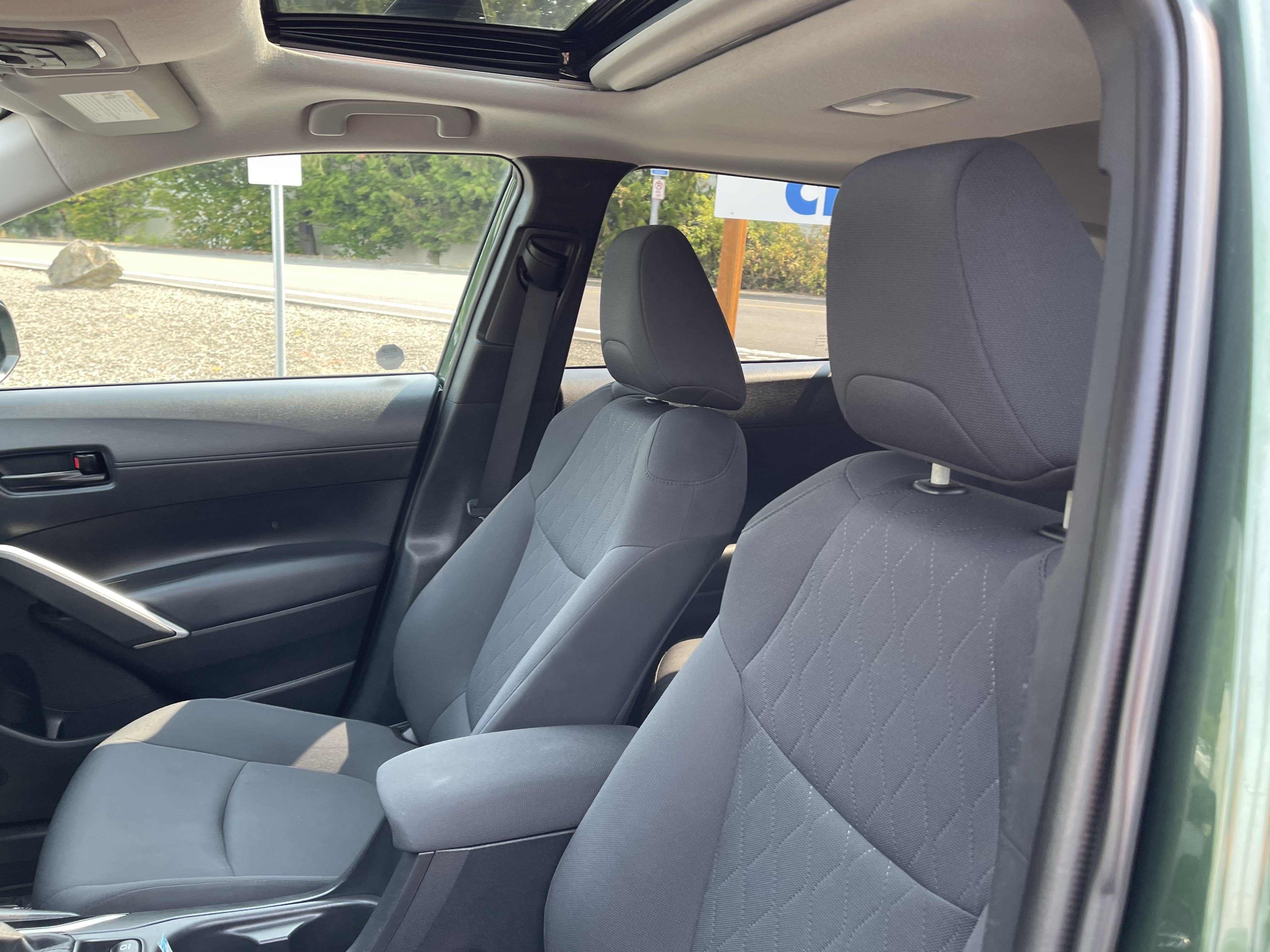 Used 2022 Toyota Corolla Cross LE w/ Moonroof Package AWD/4WD image 20