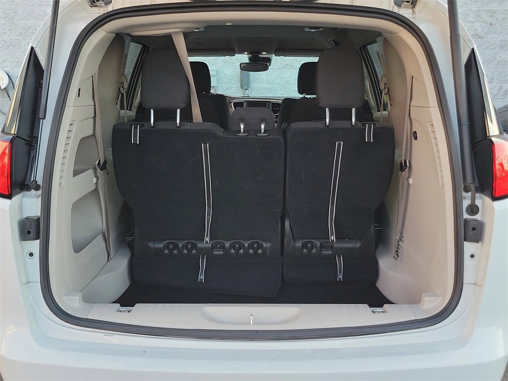 Used 2024 Chrysler Voyager LX image 20