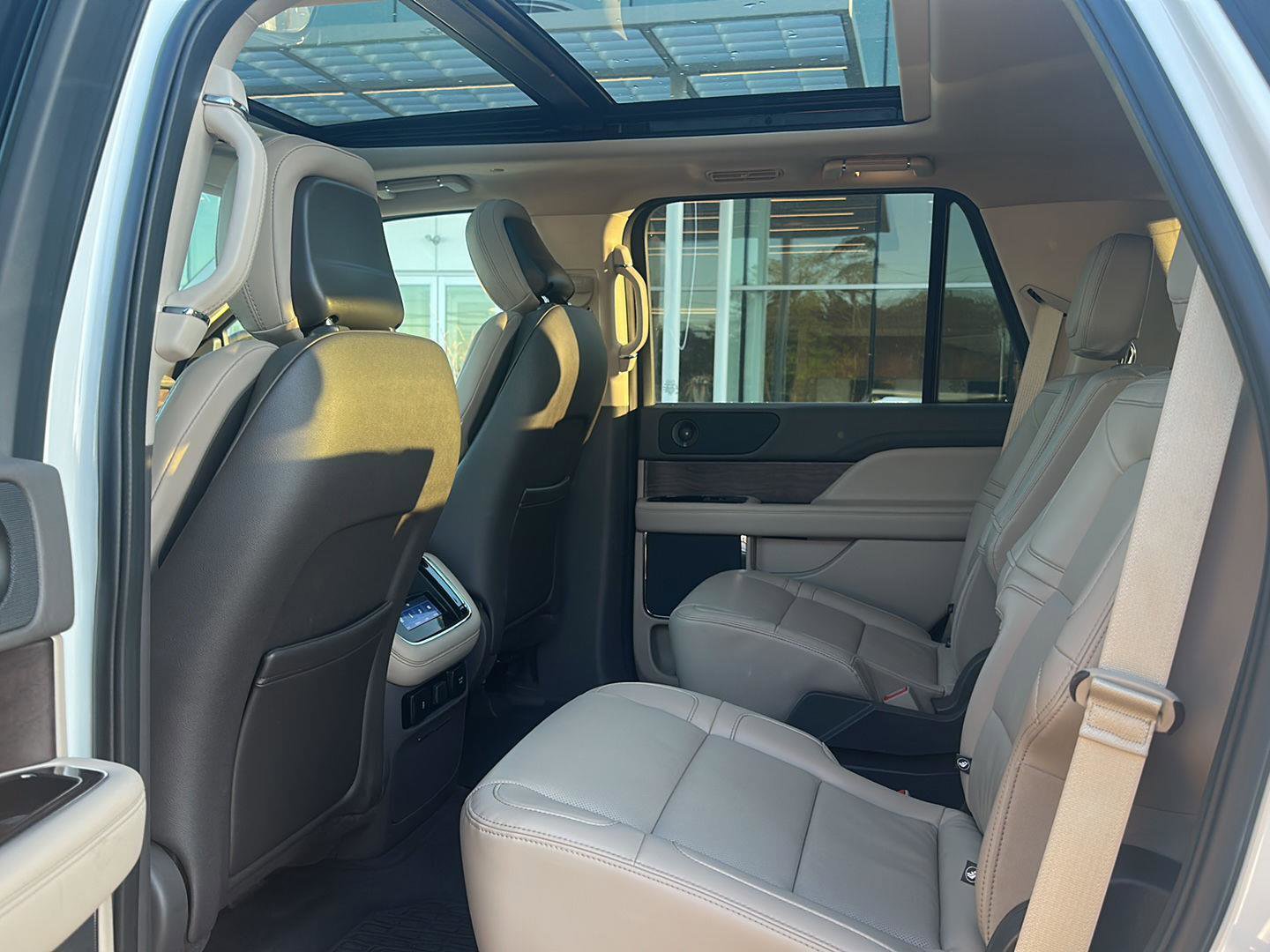 Used 2024 Lincoln Navigator Premiere AWD/4WD image 10