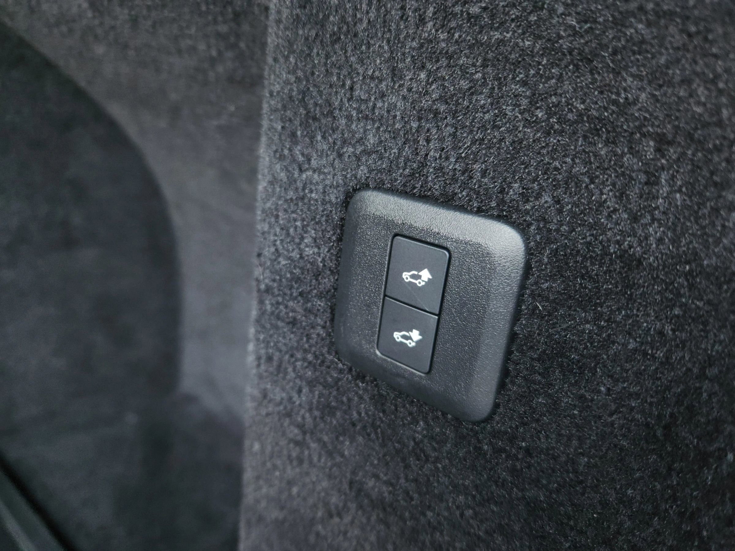 Used 2020 Land Rover Range Rover Sport HST image 23