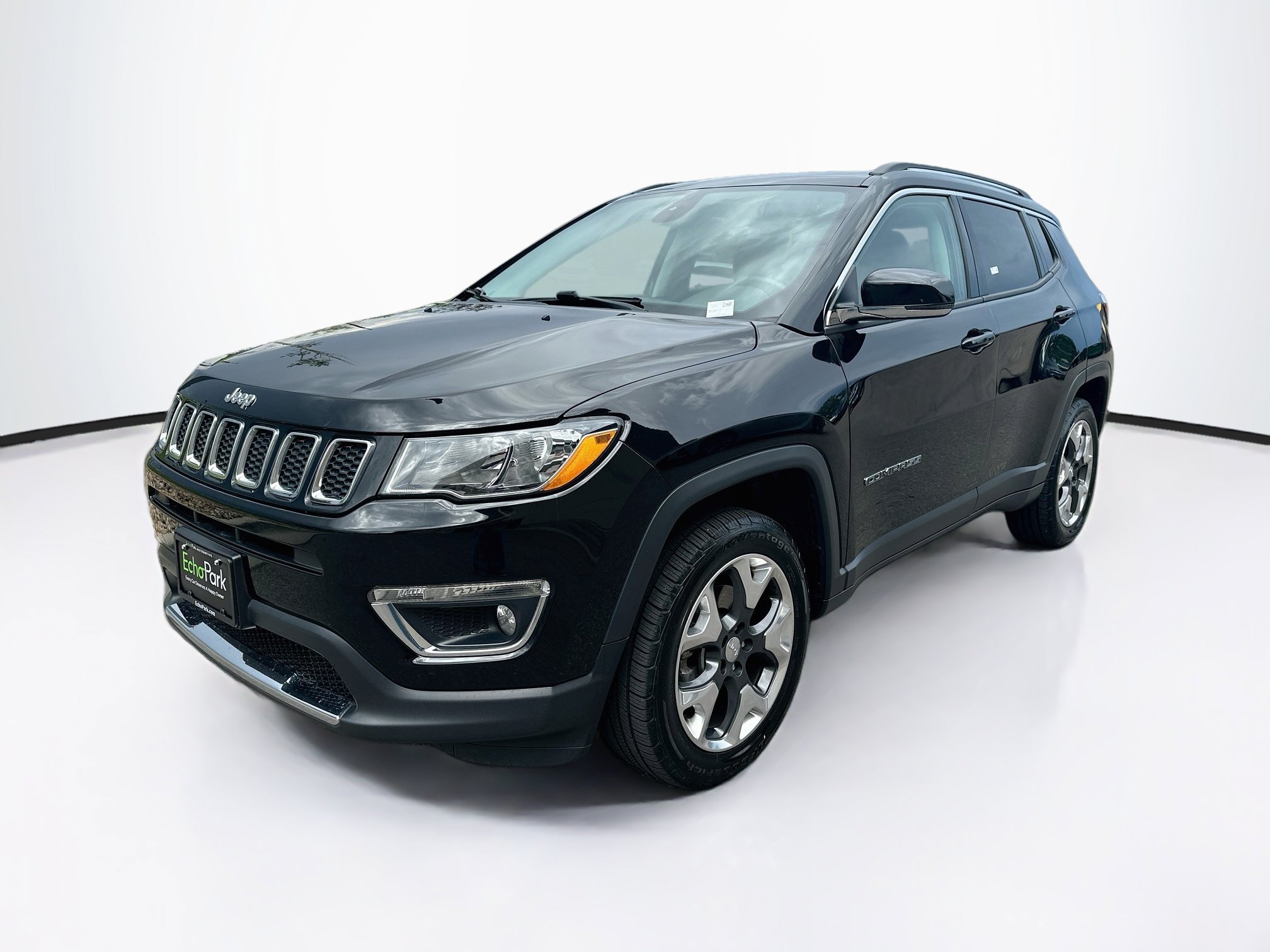 Used 2017 Jeep Compass Limited w/ Navigation Group AWD/4WD image 3