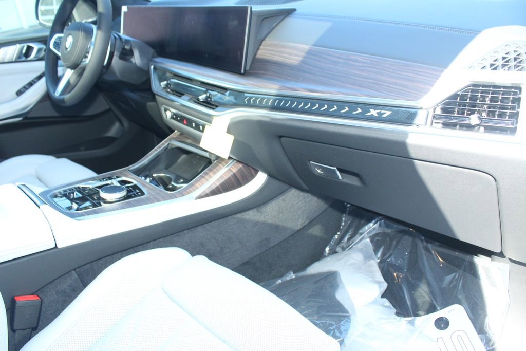 Used 2026 BMW X7 xDrive40i AWD/4WD image 24