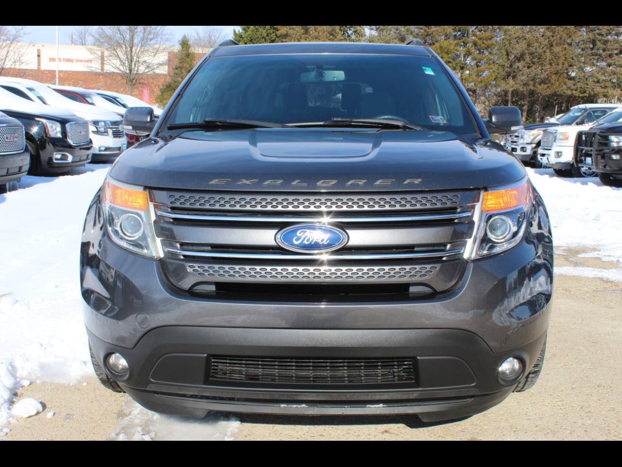 Used 2015 Ford Explorer XLT w/ Equipment Group 202A AWD/4WD image 2