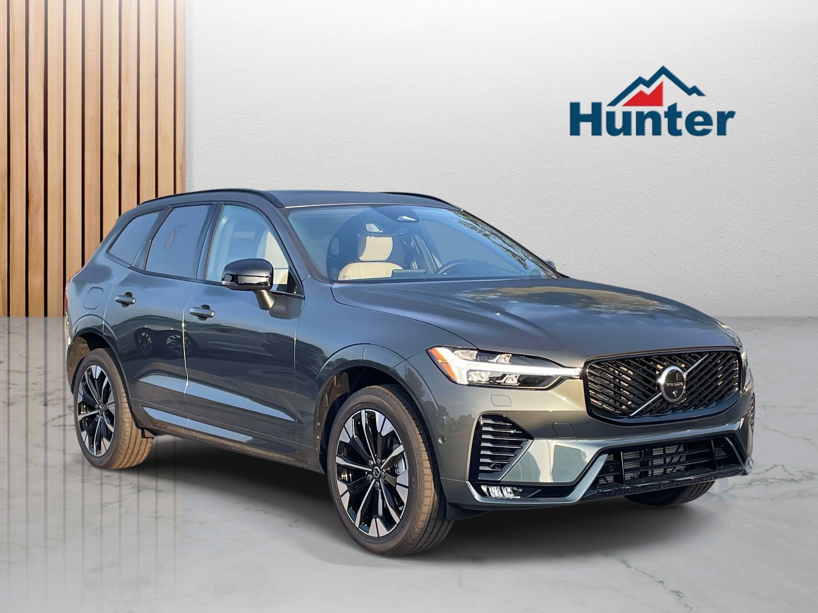 New 2027 Volvo XC60 B5 Plus AWD/4WD image 1