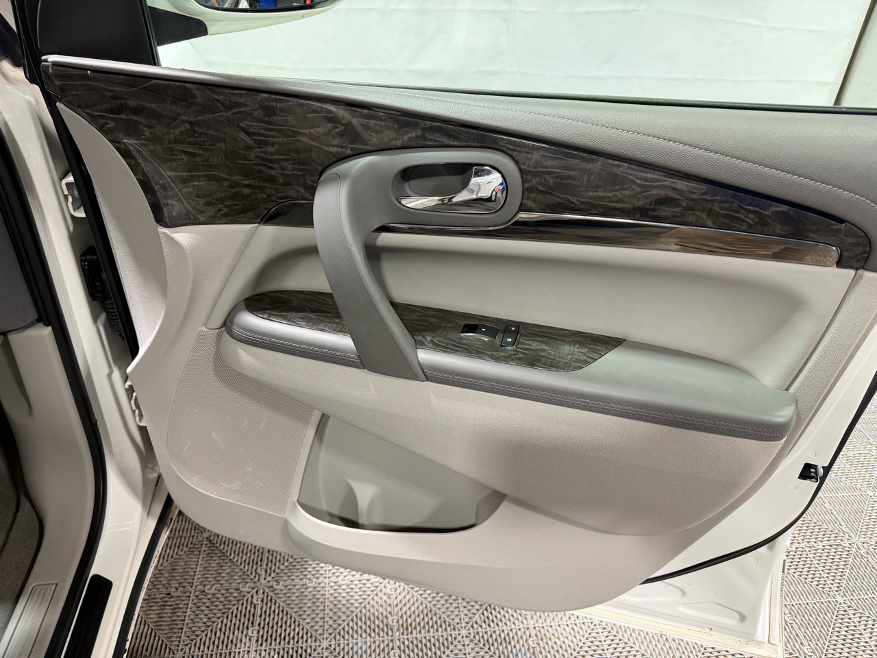 Used 2013 Buick Enclave Convenience w/ LPO, Cargo Convenience Pkg image 12