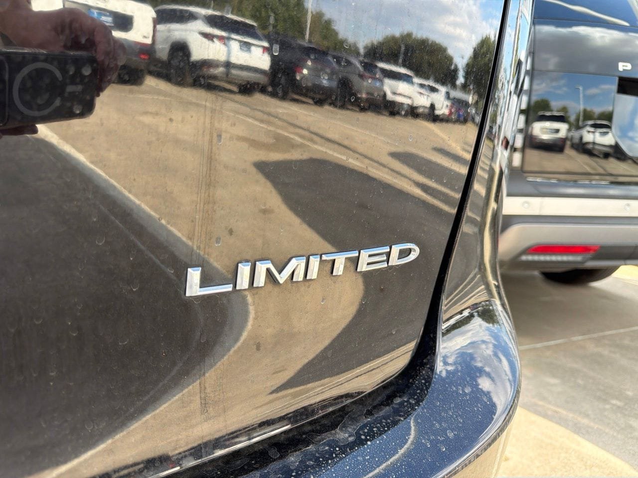 Used 2024 Chrysler Pacifica Limited FWD image 4