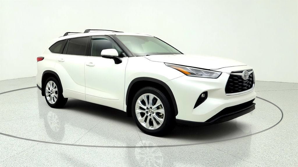 Used 2023 Toyota Highlander Limited AWD/4WD image 3